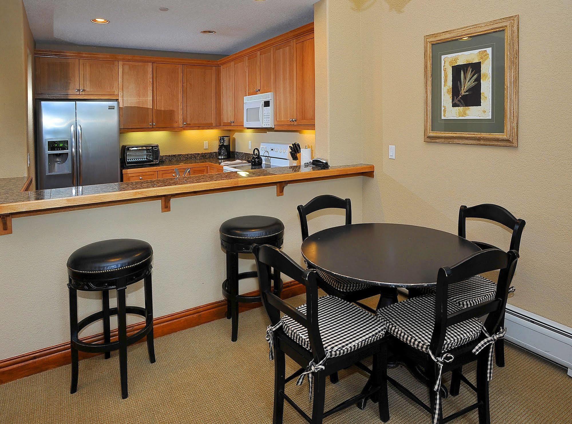 Lodge At Brookside Avon Village 외부 사진