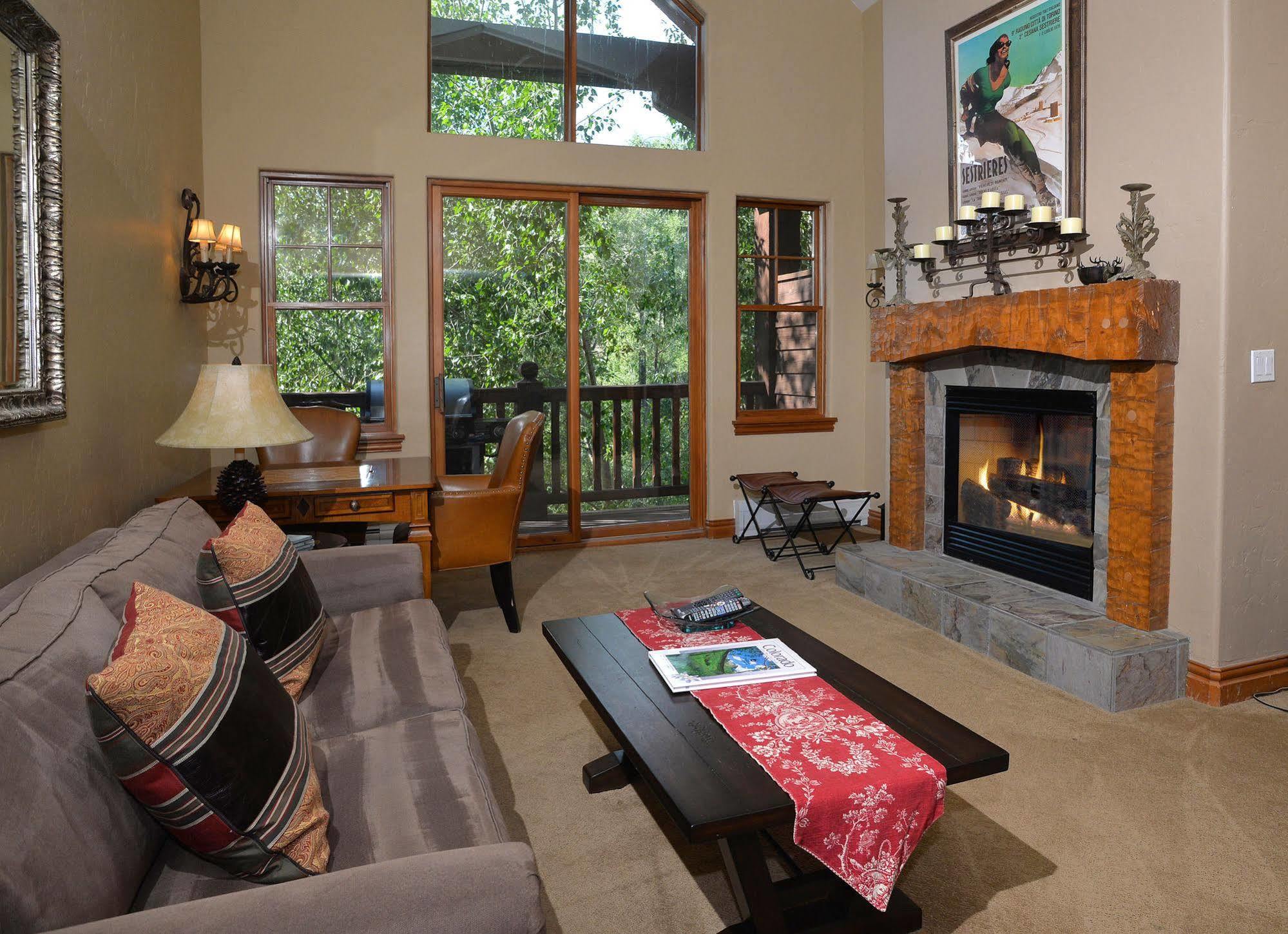 Lodge At Brookside Avon Village 외부 사진