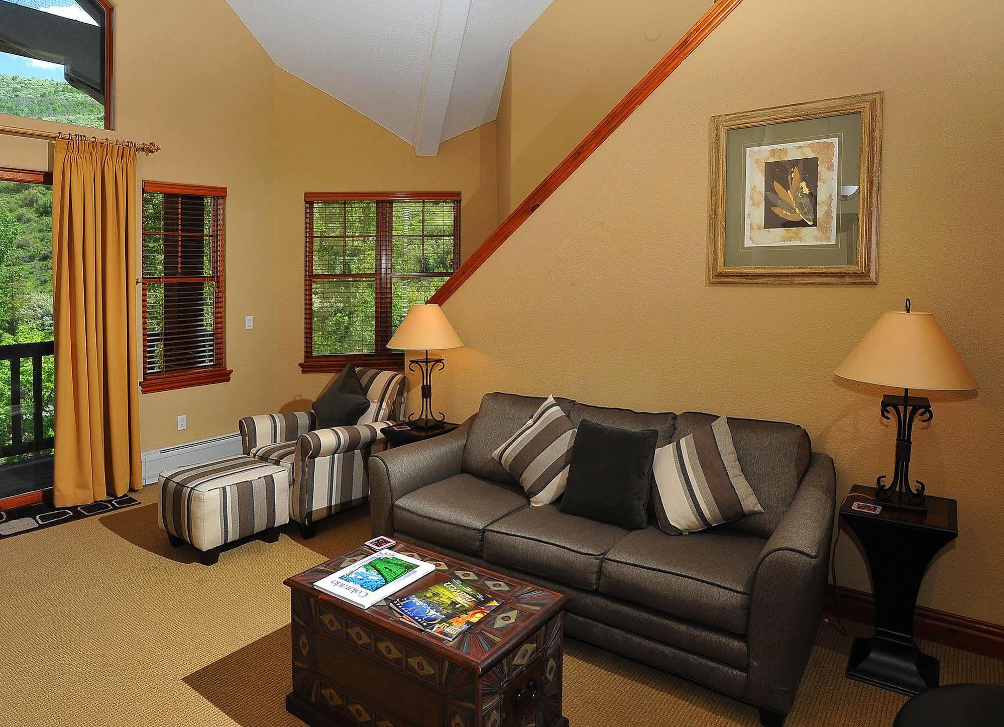 Lodge At Brookside Avon Village 외부 사진