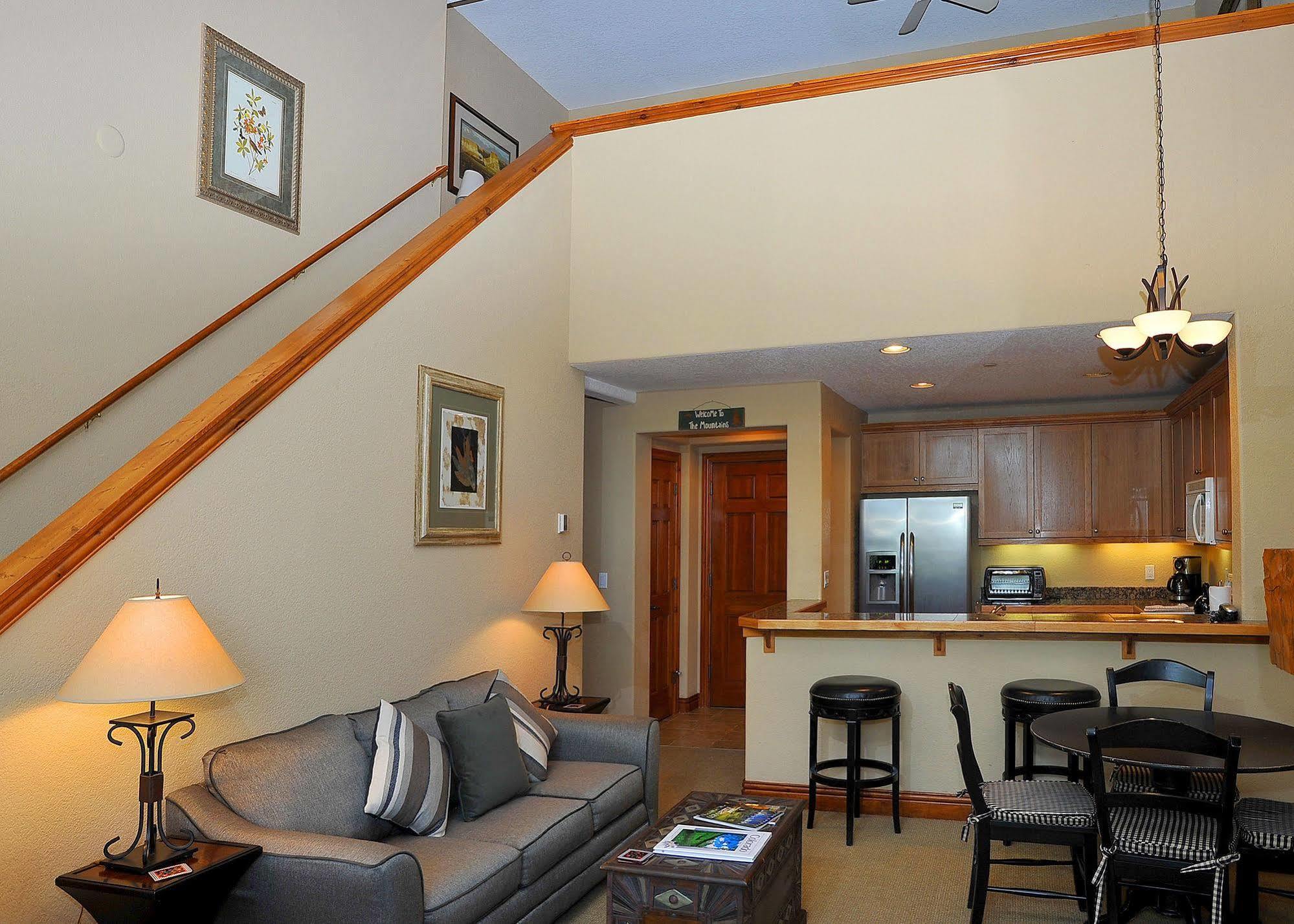 Lodge At Brookside Avon Village 외부 사진