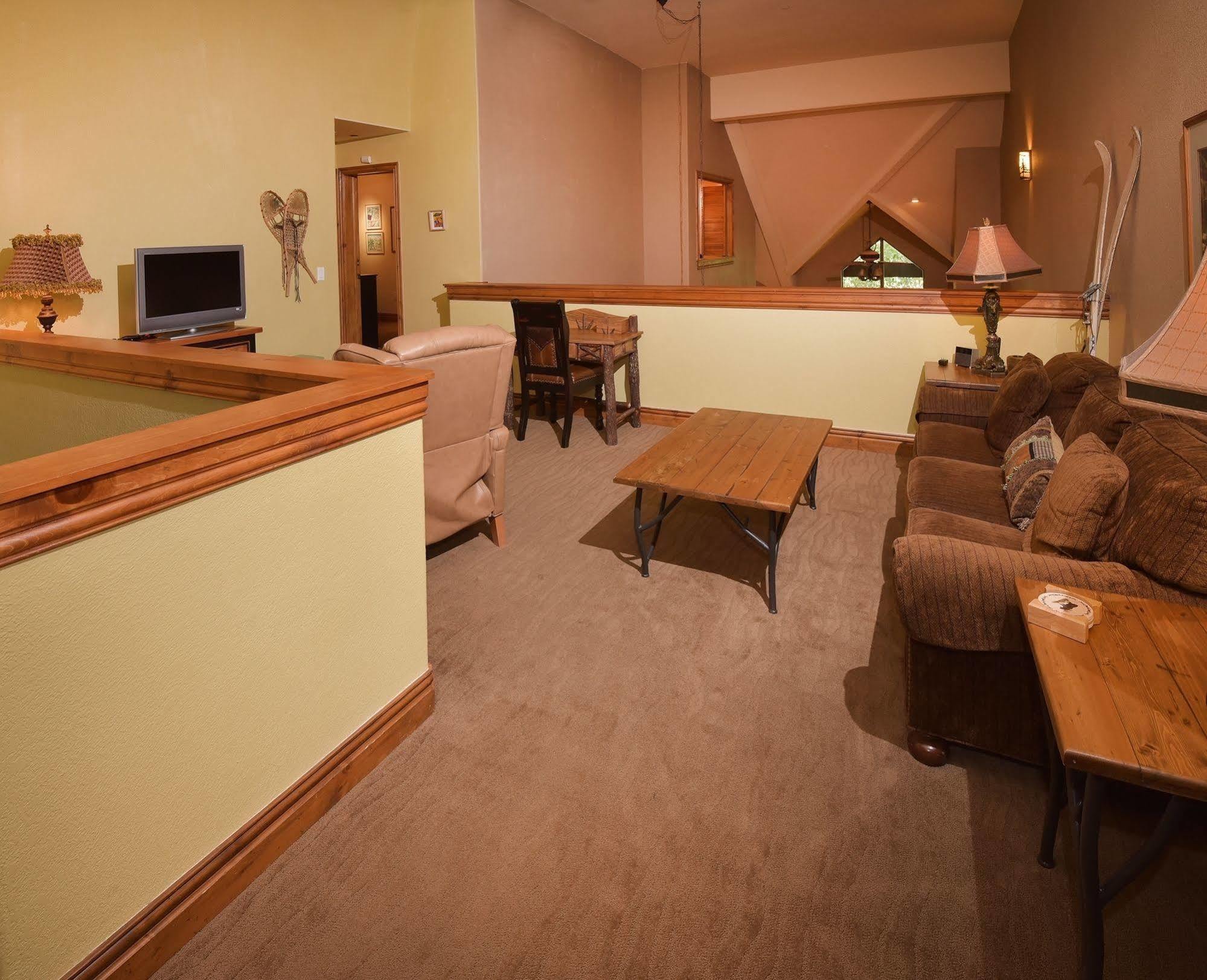 Lodge At Brookside Avon Village 외부 사진
