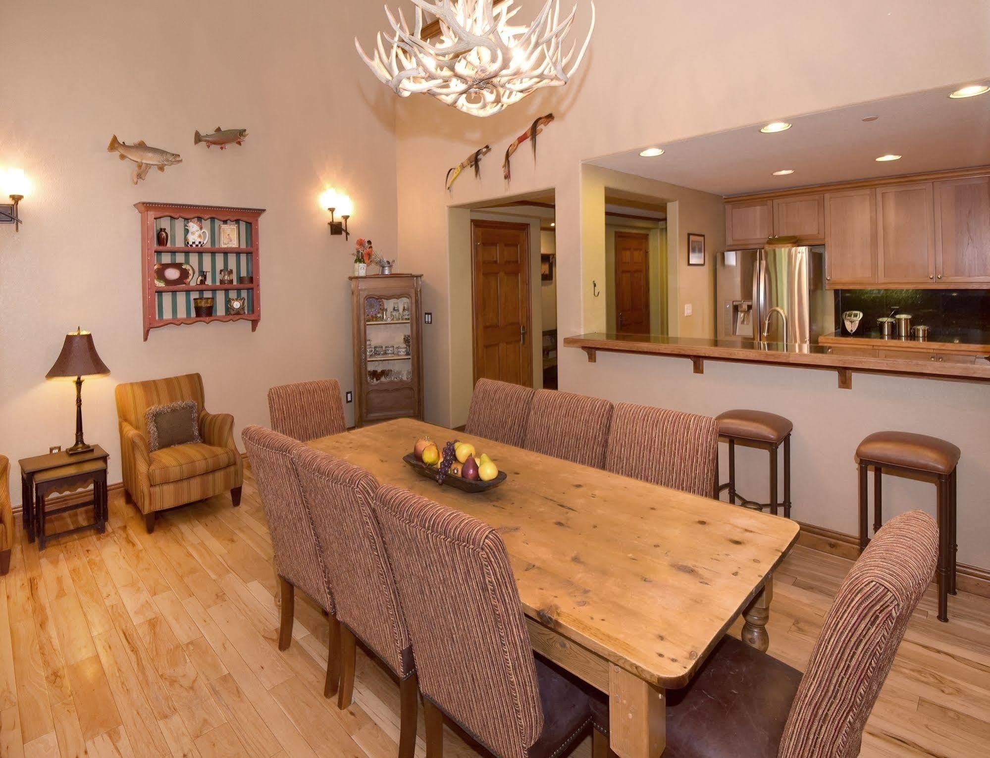 Lodge At Brookside Avon Village 외부 사진